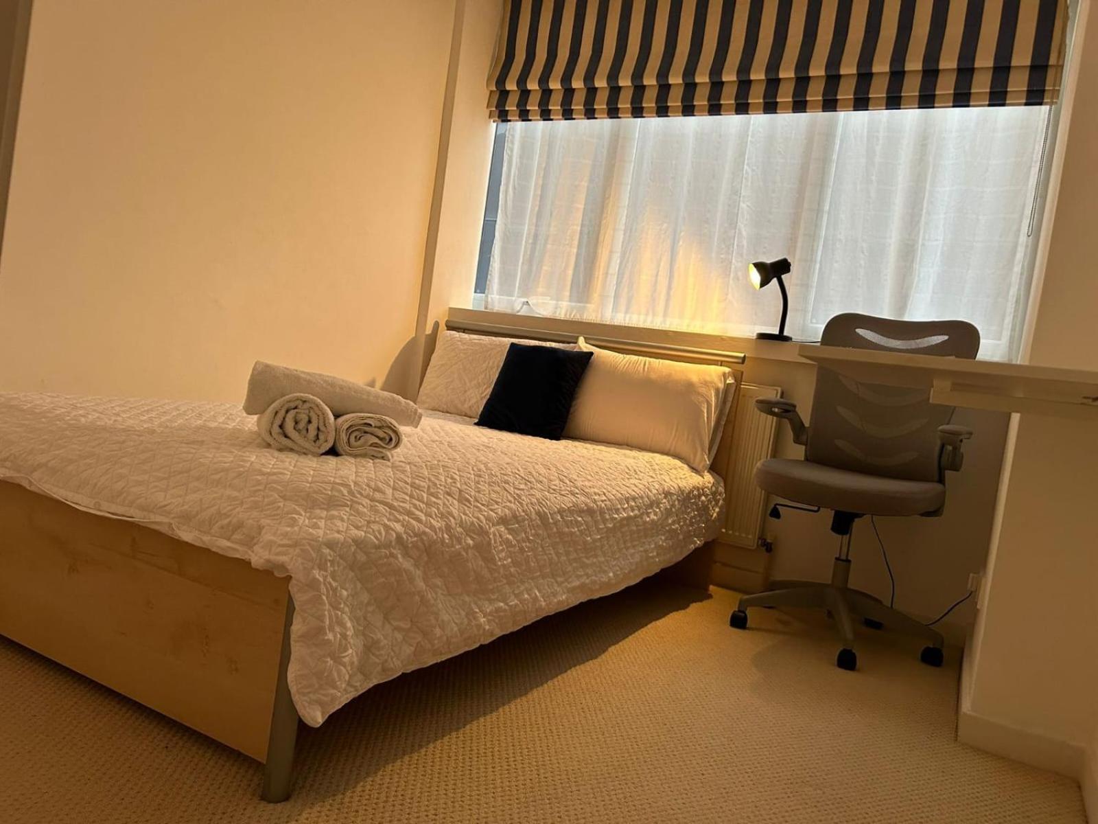 Cavaye House Bed & Breakfast Лондон Екстериор снимка